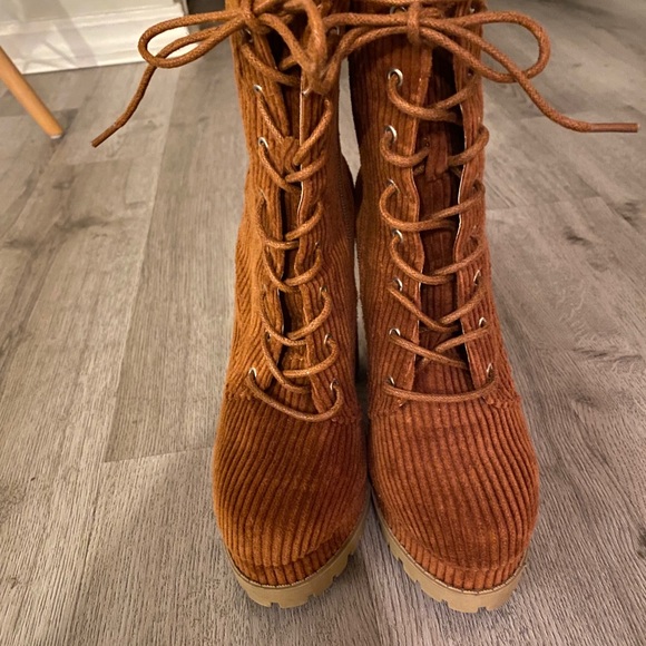 Booties/mid calf - Picture 3 of 4